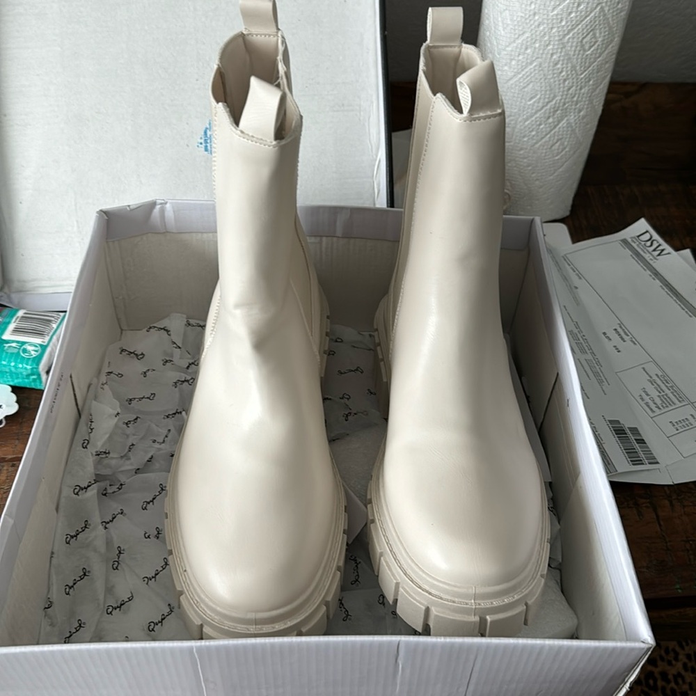Qupid platform boot